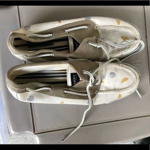 Sea shell printed sperrys